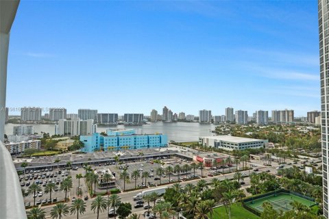 Condo in Sunny Isles Beach, Florida, 2 bedrooms  № 2043273 - photo 16