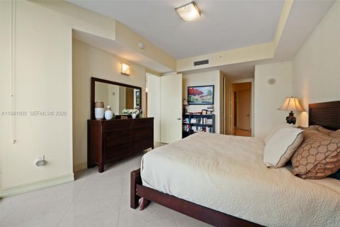 Condo in Sunny Isles Beach, Florida, 2 bedrooms  № 2043273 - photo 13