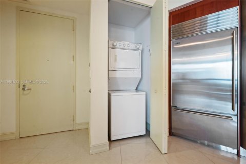 Condo in Sunny Isles Beach, Florida, 2 bedrooms  № 2043273 - photo 7