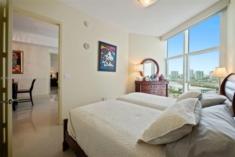 Condo in Sunny Isles Beach, Florida, 2 bedrooms  № 2043273 - photo 17