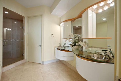 Condo in Sunny Isles Beach, Florida, 2 bedrooms  № 2043273 - photo 14