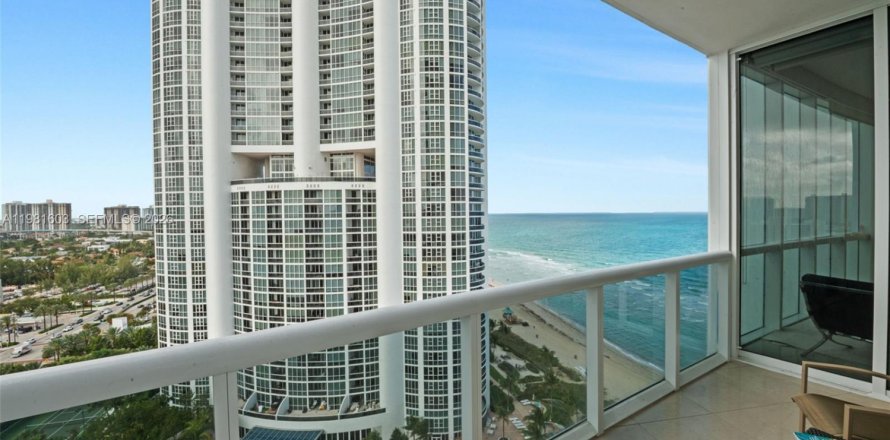 Condo in Sunny Isles Beach, Florida, 2 bedrooms  № 2043273