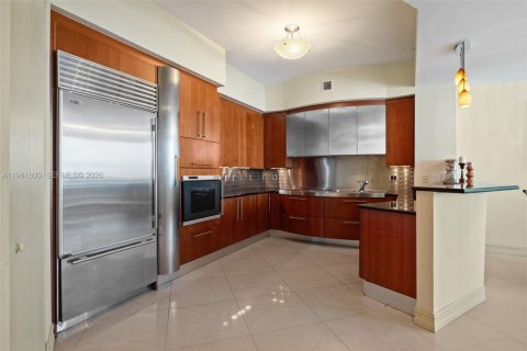 Condo in Sunny Isles Beach, Florida, 2 bedrooms  № 2043273 - photo 4
