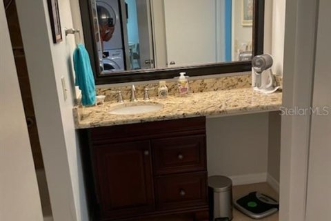 Condo in Saint Petersburg, Florida, 2 bedrooms  № 1571005 - photo 16