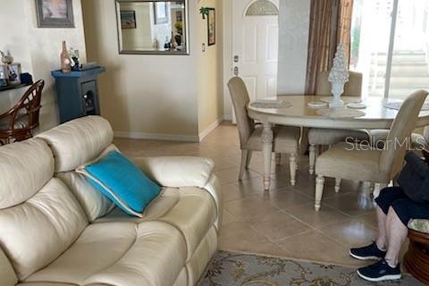 Condo in Saint Petersburg, Florida, 2 bedrooms  № 1571005 - photo 2