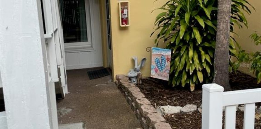 Condo in Saint Petersburg, Florida, 2 bedrooms  № 1571005