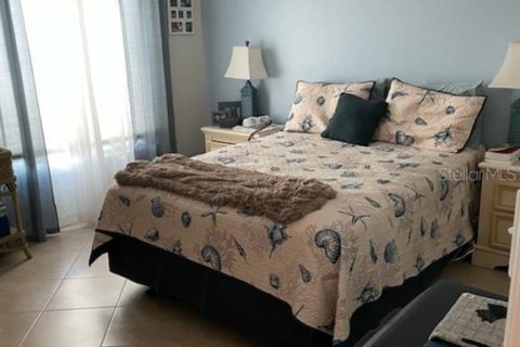 Condo in Saint Petersburg, Florida, 2 bedrooms  № 1571005 - photo 19