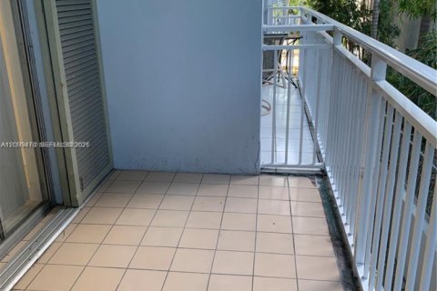 Снять в аренду кондоминиум в Майами-Бич, Флорида 1 спальня, 69.49м2, № 2401935 - фото 3
