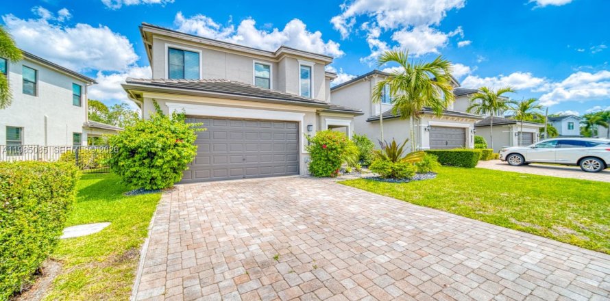 Casa en Lake Worth, Florida 3 dormitorios, 196.77 m2 № 2055396