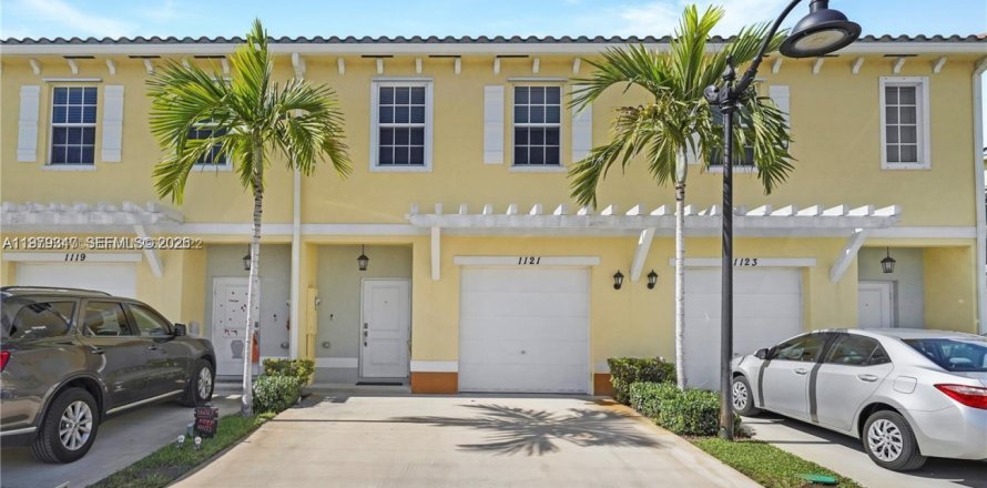 Таунхаус в Лодерхилл, Флорида 3 спальни, 138.98м2 № 2046041