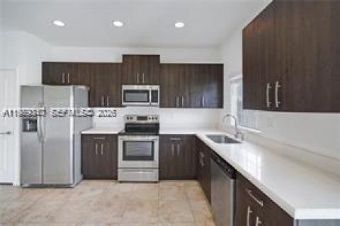 Купить таунхаус в Лодерхилл, Флорида 3 спальни, 138.98м2, № 2046041 - фото 2