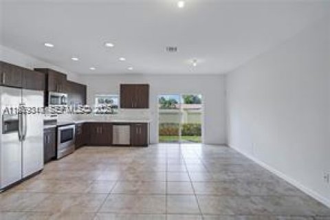 Купить таунхаус в Лодерхилл, Флорида 3 спальни, 138.98м2, № 2046041 - фото 5