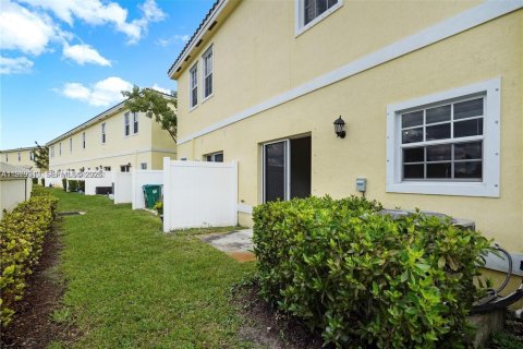 Купить таунхаус в Лодерхилл, Флорида 3 спальни, 138.98м2, № 2046041 - фото 16