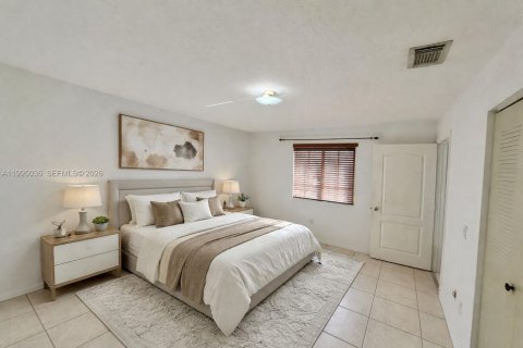 Villa ou maison à vendre à Hialeah, Floride: 2 chambres, 91.97 m2 № 2064627 - photo 4