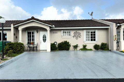 House in Hialeah, Florida 2 bedrooms, 91.97 sq.m. № 2064627
