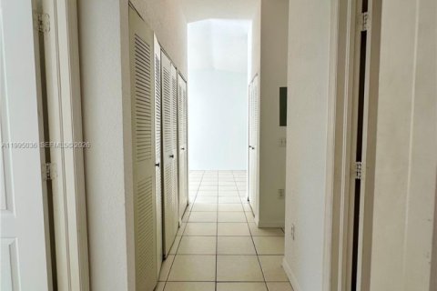 Villa ou maison à vendre à Hialeah, Floride: 2 chambres, 91.97 m2 № 2064627 - photo 16