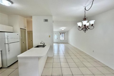 Villa ou maison à vendre à Hialeah, Floride: 2 chambres, 91.97 m2 № 2064627 - photo 8