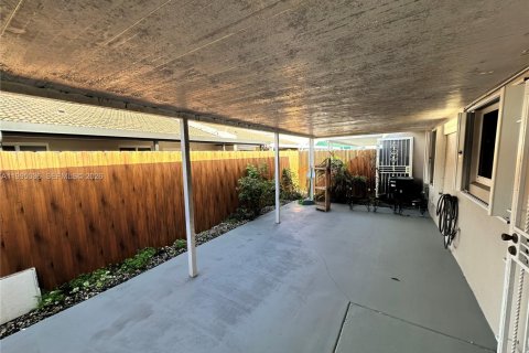 Villa ou maison à vendre à Hialeah, Floride: 2 chambres, 91.97 m2 № 2064627 - photo 10