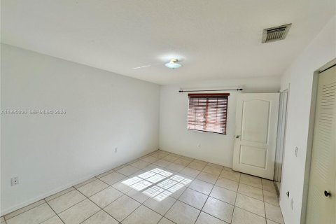 Villa ou maison à vendre à Hialeah, Floride: 2 chambres, 91.97 m2 № 2064627 - photo 6