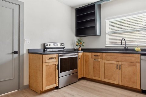 Casa en venta en Saint Petersburg, Florida, 4 dormitorios, 98.2 m2 № 1724752 - foto 9