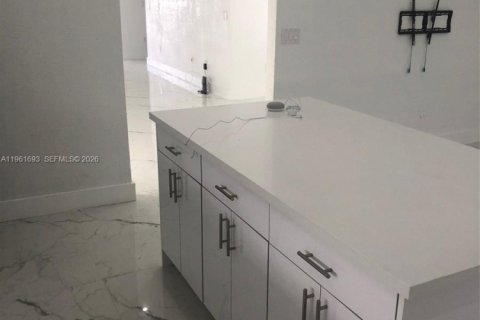 Купить виллу или дом в Майами-Гарденс, Флорида 3 спальни, 136.29м2, № 2025418 - фото 8