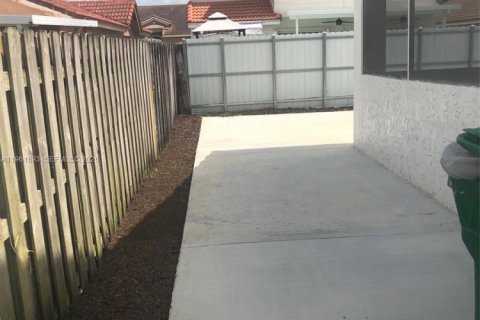 Купить виллу или дом в Майами-Гарденс, Флорида 3 спальни, 136.29м2, № 2025418 - фото 3