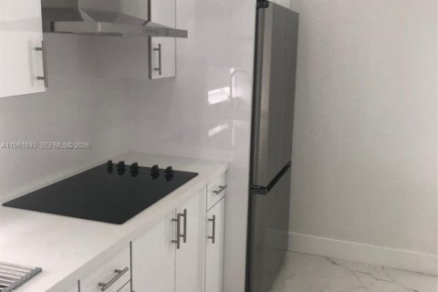 Купить виллу или дом в Майами-Гарденс, Флорида 3 спальни, 136.29м2, № 2025418 - фото 7