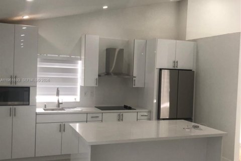 Купить виллу или дом в Майами-Гарденс, Флорида 3 спальни, 136.29м2, № 2025418 - фото 6