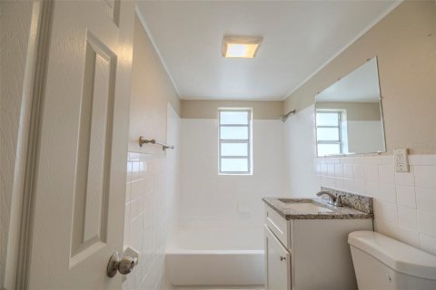 House in Orlando, Florida 3 bedrooms, 107.67 sq.m. № 1544102 - photo 20