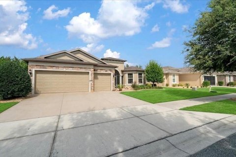House in Ocala, Florida 3 bedrooms, 235.88 sq.m. № 2324605 - photo 2