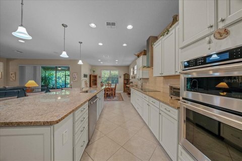 House in Ocala, Florida 3 bedrooms, 235.88 sq.m. № 2324605 - photo 13