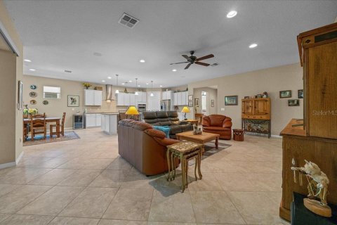 House in Ocala, Florida 3 bedrooms, 235.88 sq.m. № 2324605 - photo 10