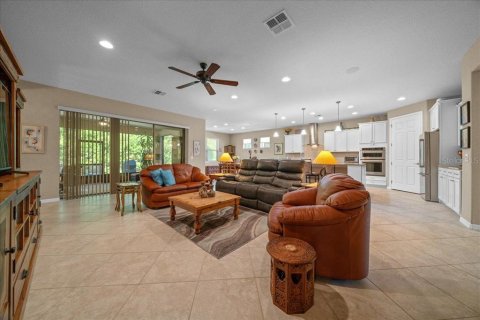 House in Ocala, Florida 3 bedrooms, 235.88 sq.m. № 2324605 - photo 11