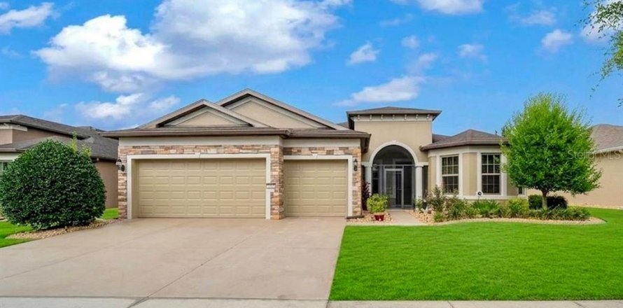 House in Ocala, Florida 3 bedrooms, 235.88 sq.m. № 2324605
