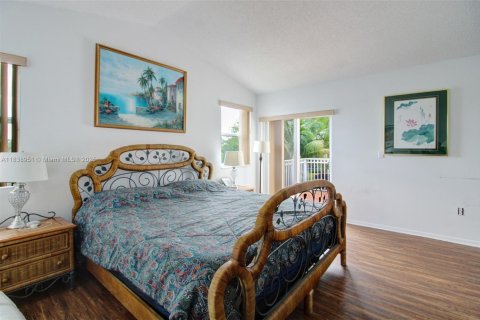House in Miami, Florida 4 bedrooms, 198.16 sq.m. № 1832298 - photo 24