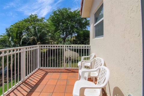 House in Miami, Florida 4 bedrooms, 198.16 sq.m. № 1832298 - photo 27