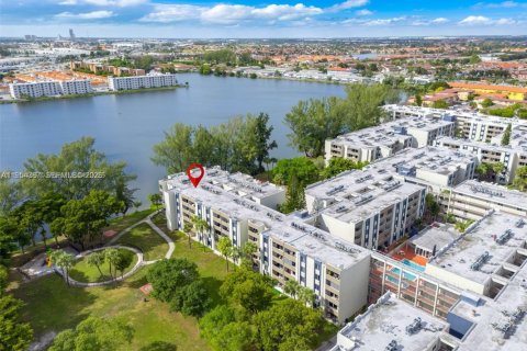 Apartamento en alquiler en Hialeah, Florida, 2 dormitorios № 2009364 - foto 23