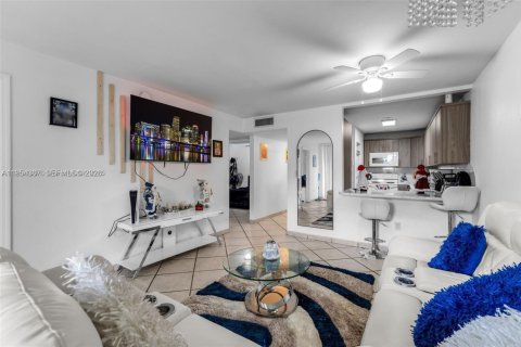 Apartamento en alquiler en Hialeah, Florida, 2 dormitorios № 2009364 - foto 7