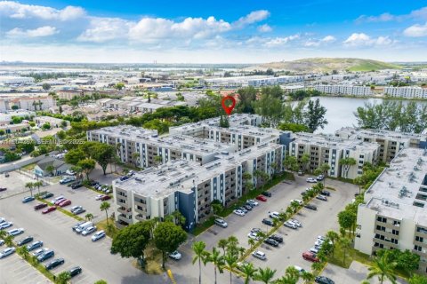 Apartamento en alquiler en Hialeah, Florida, 2 dormitorios № 2009364 - foto 20