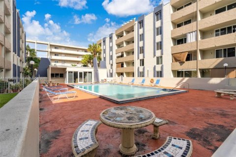 Apartamento en alquiler en Hialeah, Florida, 2 dormitorios № 2009364 - foto 19