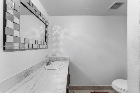 Apartamento en alquiler en Hialeah, Florida, 2 dormitorios № 2009364 - foto 10