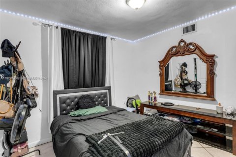 Apartamento en alquiler en Hialeah, Florida, 2 dormitorios № 2009364 - foto 15
