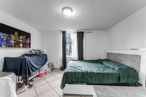 Apartamento en alquiler en Hialeah, Florida, 2 dormitorios № 2009364 - foto 11