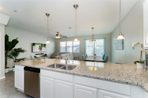 Townhouse in Kissimmee, Florida 4 bedrooms, 153.2 sq.m. № 1513319 - photo 5