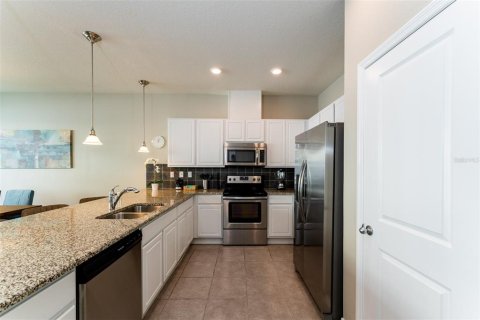 Townhouse in Kissimmee, Florida 4 bedrooms, 153.2 sq.m. № 1513319 - photo 2