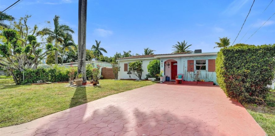 Villa ou maison à Hallandale Beach, Floride 3 chambres, 123.56 m2 № 2089528