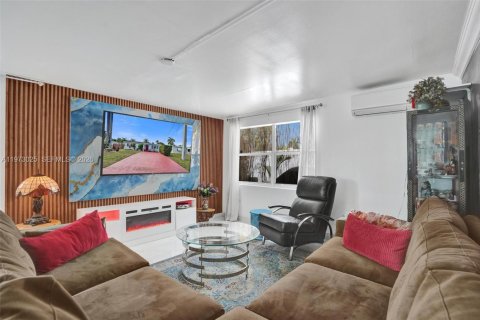 Villa ou maison à vendre à Hallandale Beach, Floride: 3 chambres, 123.56 m2 № 2089528 - photo 30