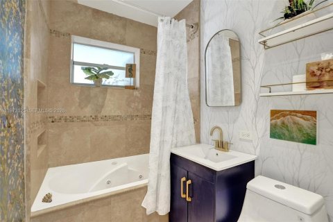 Villa ou maison à vendre à Hallandale Beach, Floride: 3 chambres, 123.56 m2 № 2089528 - photo 18
