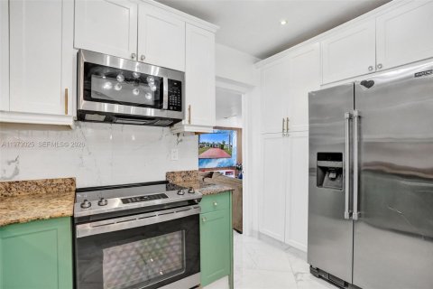 Villa ou maison à vendre à Hallandale Beach, Floride: 3 chambres, 123.56 m2 № 2089528 - photo 26