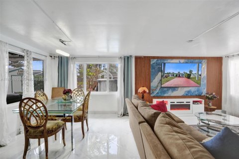 Villa ou maison à vendre à Hallandale Beach, Floride: 3 chambres, 123.56 m2 № 2089528 - photo 27